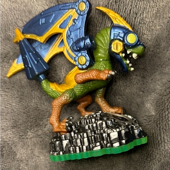 2011 SKYLANDERS Spyro’s Adventure Drobot  Figure- First edition - Picture 1 of 3